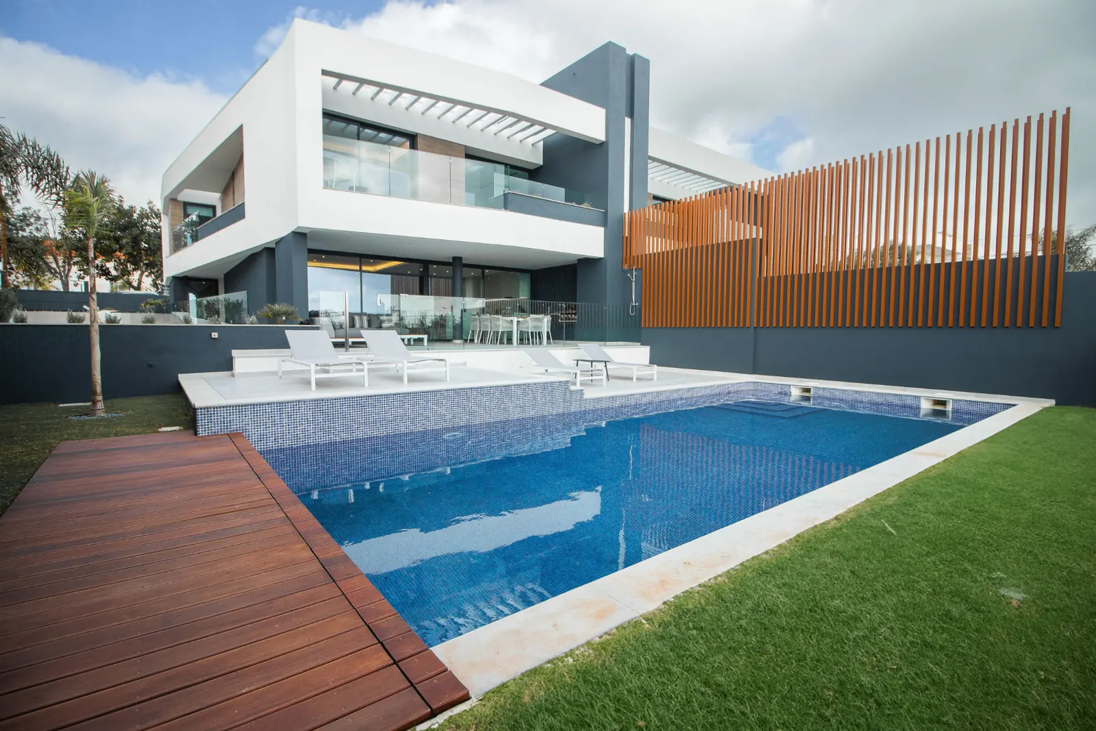 Modern Algarve villa with private pool
